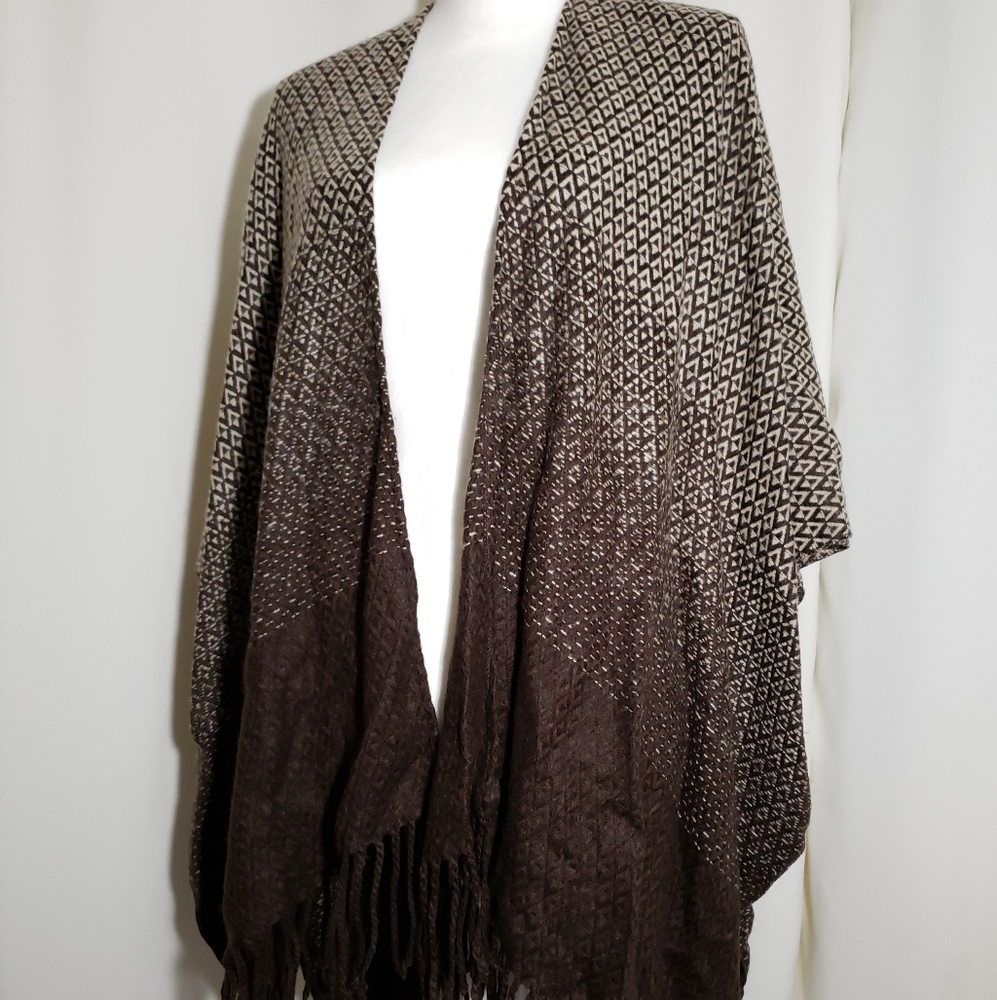 New APT.9 Women's Cape. One size